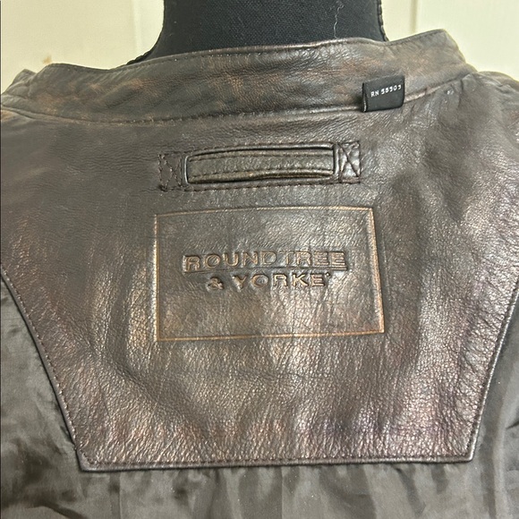 Roundtree & Yorke Dark Brown Leather Jacket with Pockets, Size Medium - Picture 12 of 13